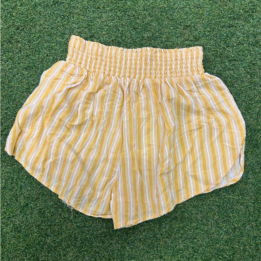 Hollister Ultra High Rise Smocked Waist Striped Shorts Yellow White Womens Small